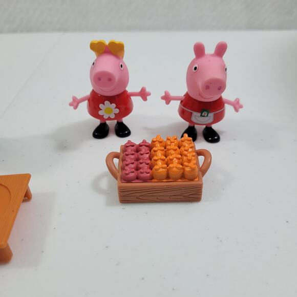 Peppa Pig Picnic And Assorted Figures 2.5" Size 82923-1M3 - Picture 3 of 4